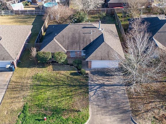 2nd image of 1402 Front Royal Dr