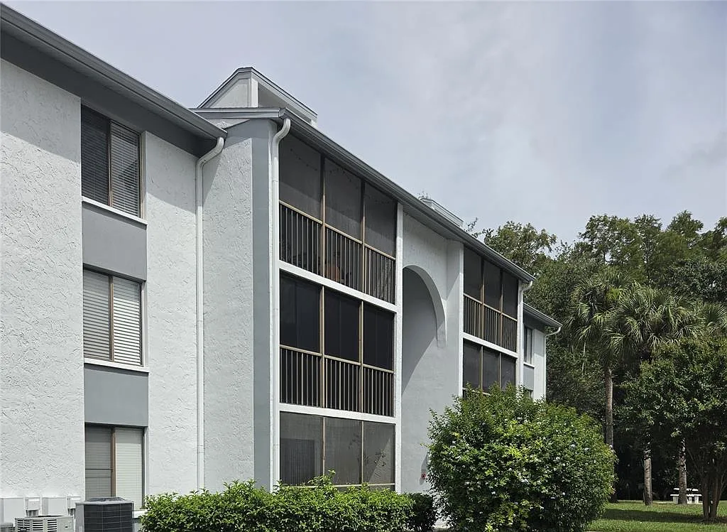 2 bed, 2.0 bath, 979 sqft, $1,675 — Photo 1