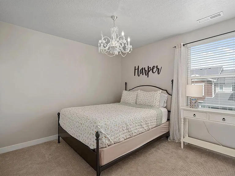 1596 N Cordoba Dr — Photo 18
