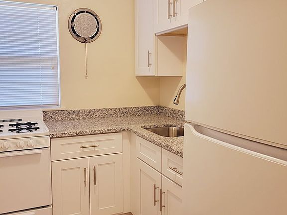 3rd image of 1201 N Courthouse Rd #1215-101