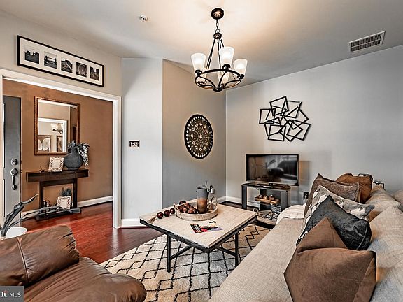 5th image of 20 Meridian Ln
