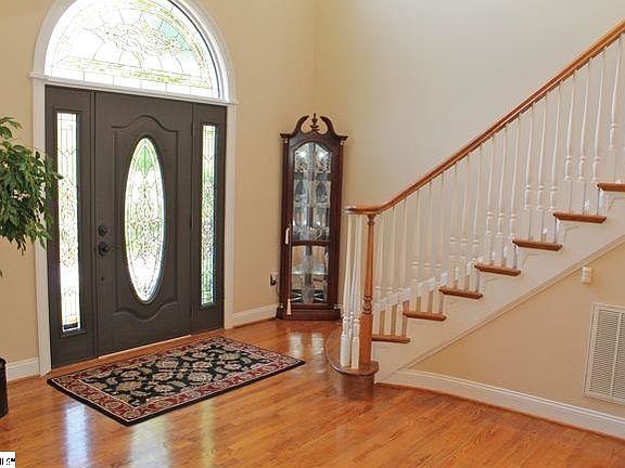 5th image of 8 Woods Edge Ct