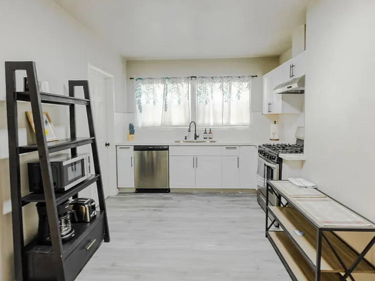 318 W Florinda St #A — Photo 13