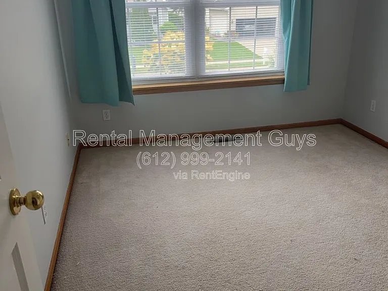 1013 Newport Ave — Photo 14