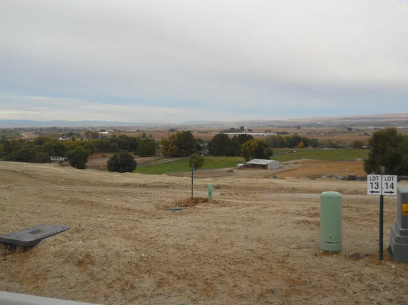 1326 W Ivy Ct, Sunnyside, WA 98944