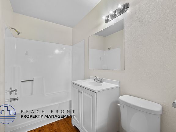 4th image of 1880 Locust Ave Unit 301