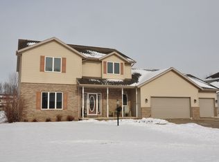 1370 Martingale Ln, Neenah, WI 54956
