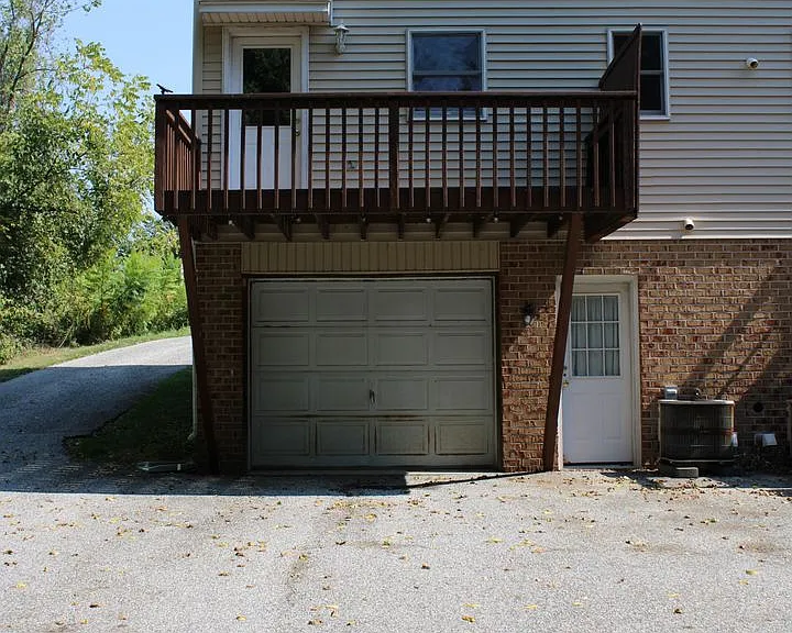 267 Ark Dr — Photo 2