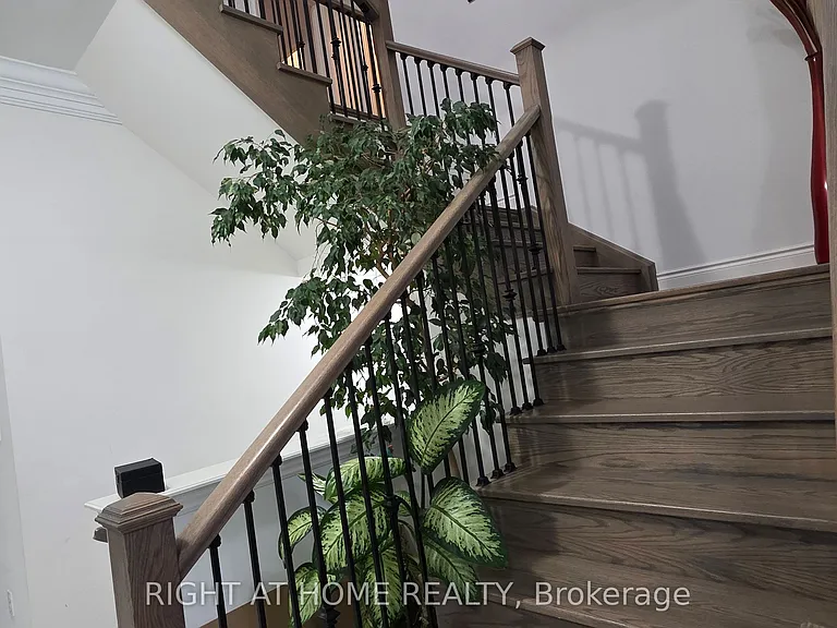 118 Great Falls Blvd — Photo 4