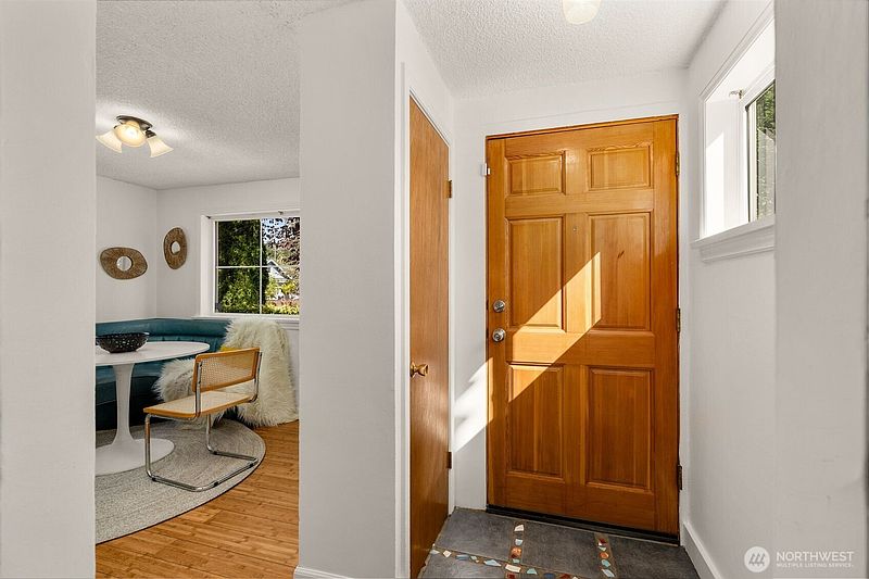 4th image of 8627 9th Avenue SW