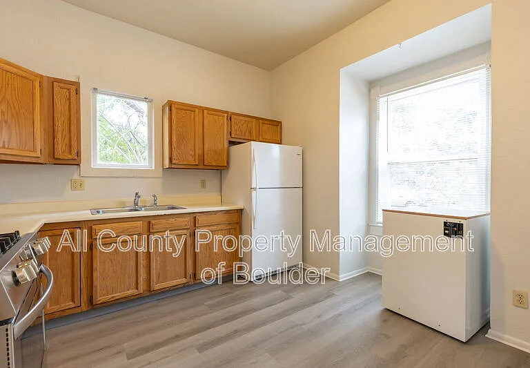 2245 Grove Cir — Photo 4