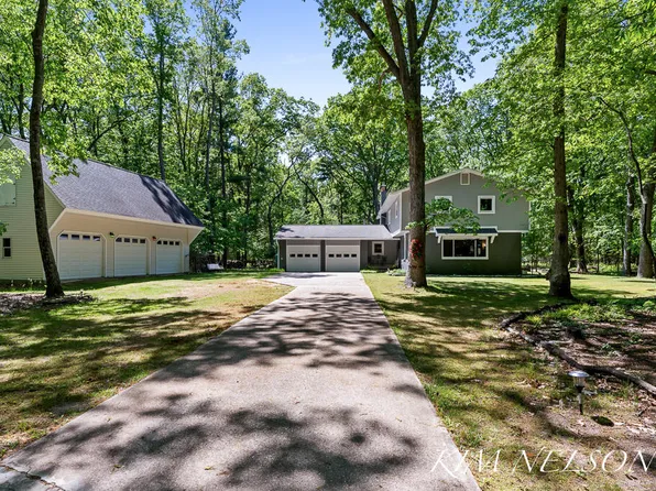 7211 McFall Cir, Montague, MI 49437