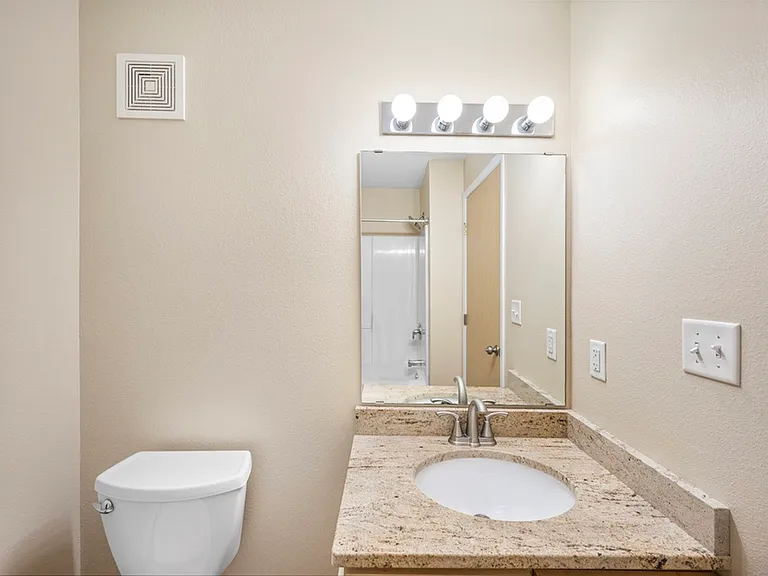 7. OXford Apartment 3bd - Bath1 Large 7. OXford Apartment 3bd - Bath1 Large
