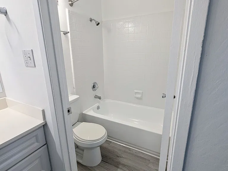 Kenwal Apartments — Photo 16