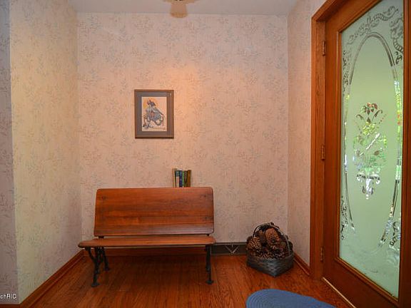 4th image of 1028 White Pine Dr SW