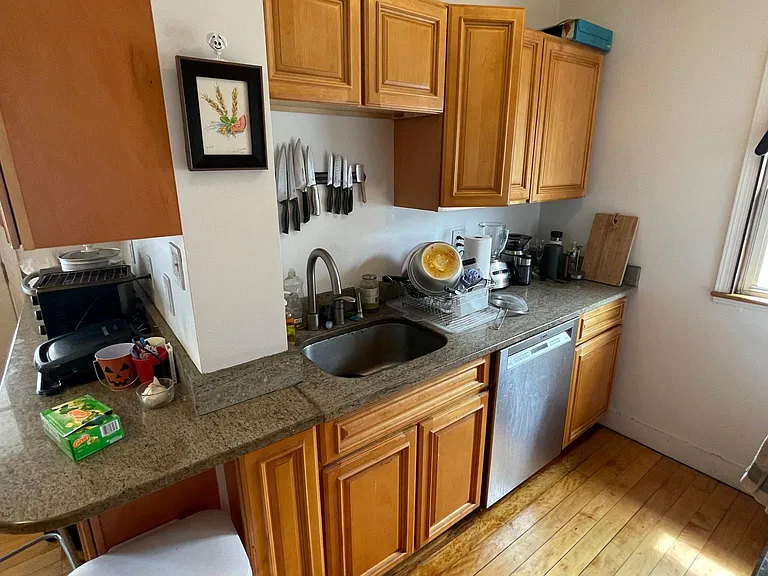 11 Dickson St #2 — Photo 5