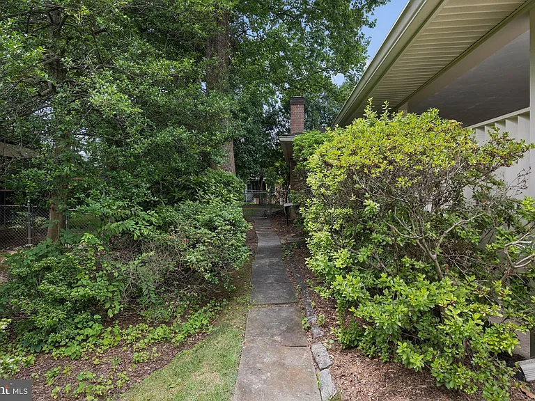 7016 Hopewood St — Photo 59