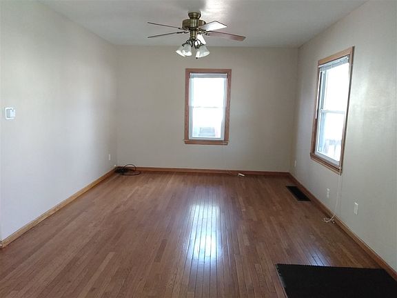 3rd image of 1606 N Horsman St