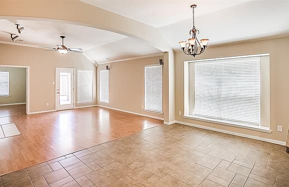 3rd image of 2325 Sunshine Dr
