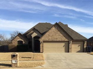 2704 Busheywood Dr, Yukon, OK 73099