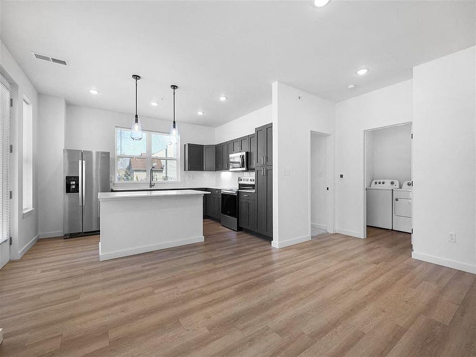 The Broadway 3BD Kitchen at Ridgeview West
