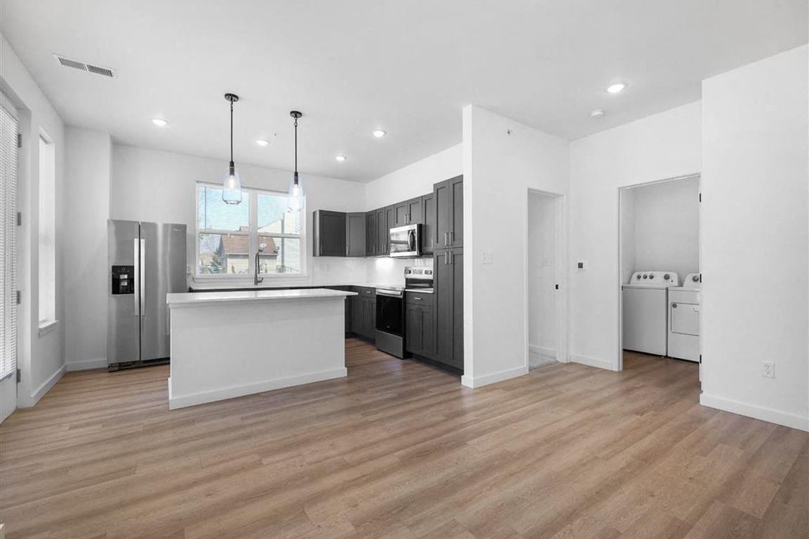 The Broadway 3BD Kitchen at Ridgeview West