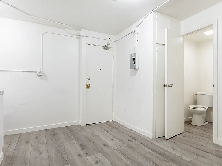 Bixel apts LLC — Photo 8