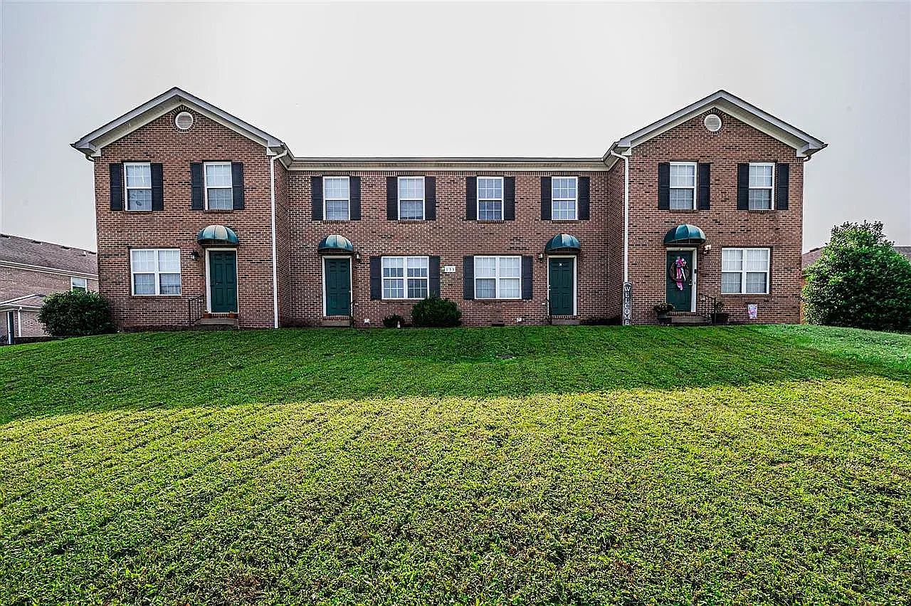 2 bed, 2.5 bath, 900 sqft, $950 — Photo 1