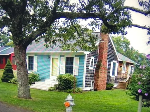 1 Central Ave, Carver, MA 02571