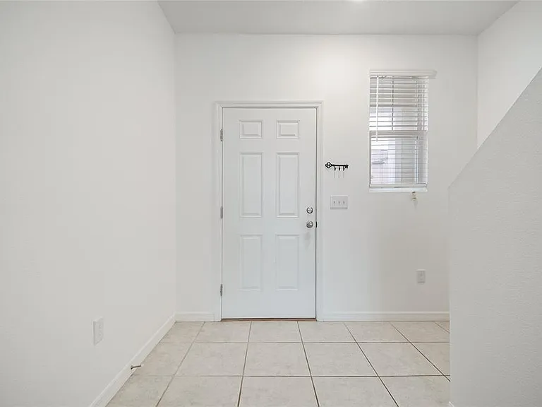 1105 Merrill St — Photo 4