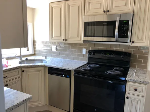 34 W Spring Ave #3, Ardmore, PA 19003