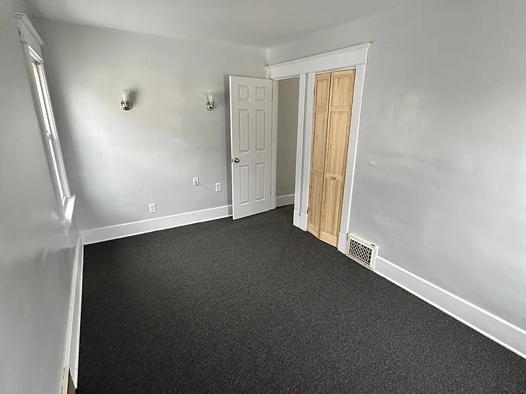 298 Nassau Ave #UPPER — Photo 11