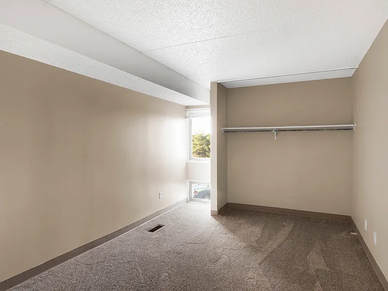 Oakwood Apartments — Photo 59