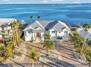 635 Key Royale Dr, Holmes Beach, FL 34217
