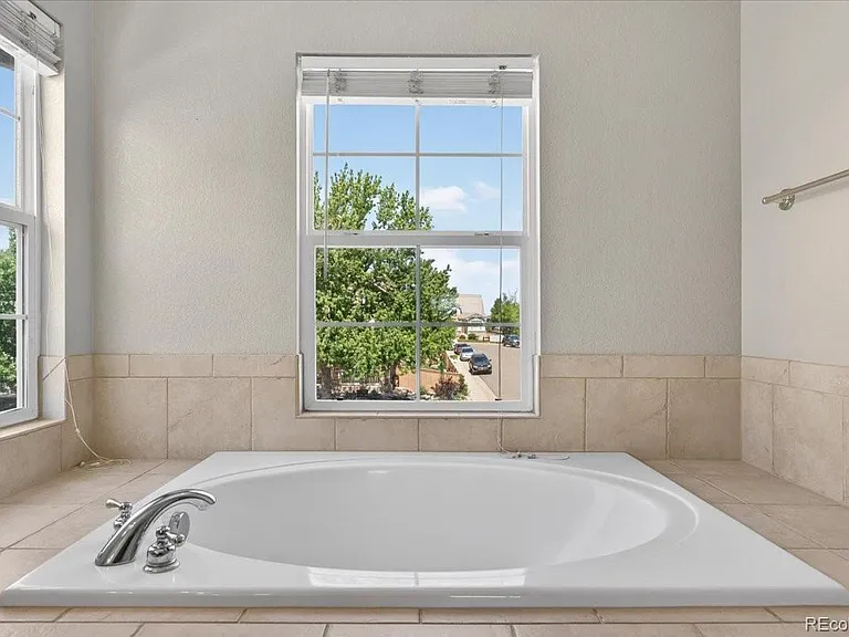 10543 Laurelglen Cir — Photo 36