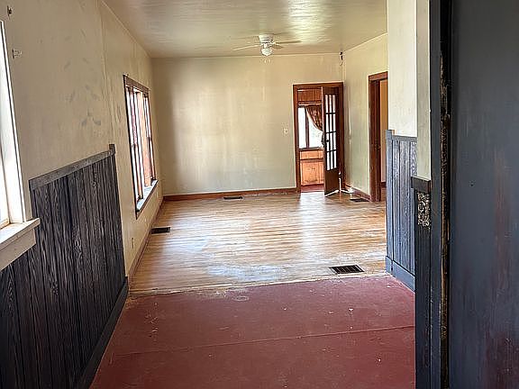5th image of 925 18th St