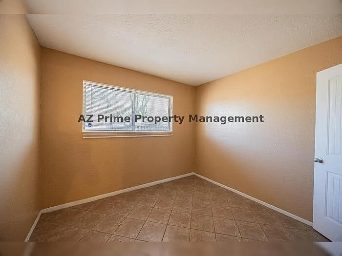 2130 W Cortez St — Photo 17