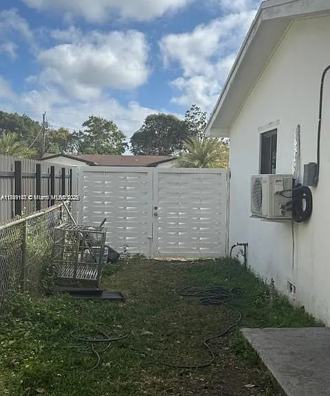 17790 SW 110th Ct — Photo 1