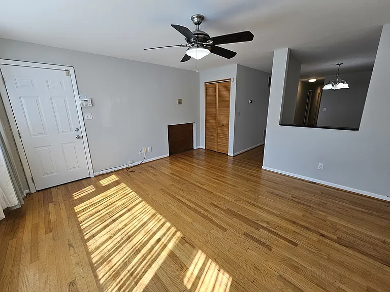 1140 W Barry Ave #1 — Photo 6