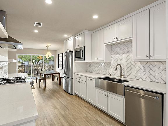 3rd image of 8910 Mount Bartlett Dr