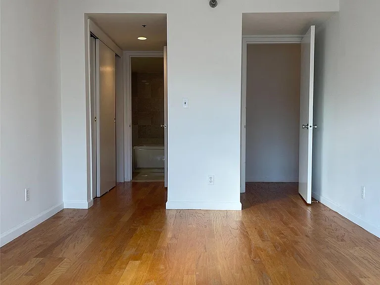 88 Cuttermill Rd #514 — Photo 10