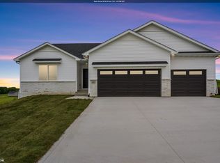 2621 Knollway Dr, Marshalltown, IA 50158