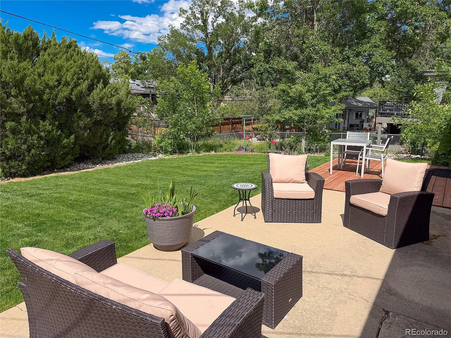 5 bed, 2.0 bath, 2060 sqft, $3,750 — Photo 1