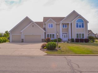 8245 S 43rd St, Franklin, WI 53132