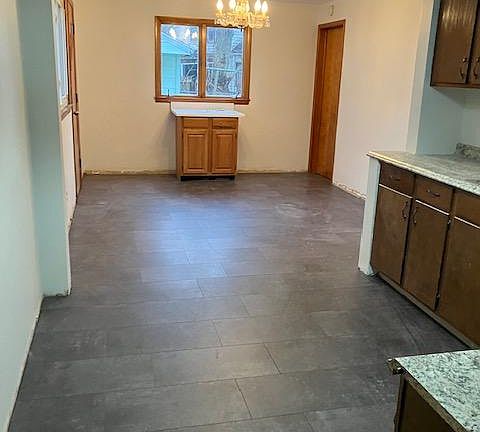 3rd image of 98 Mumford St #1