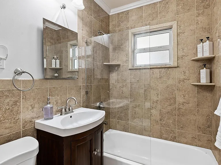 411 SW 10th St — Photo 21