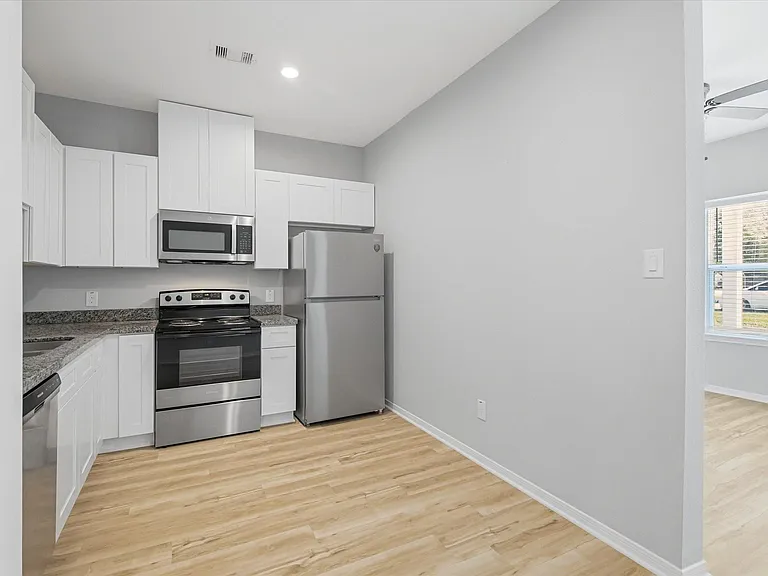 205 N Bay Ave #B — Photo 12