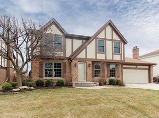 925 S Valley Ln, Palatine, IL