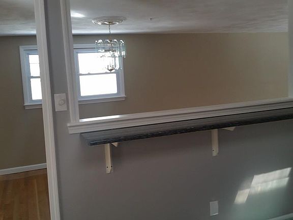 3rd image of 25 Willow Dr