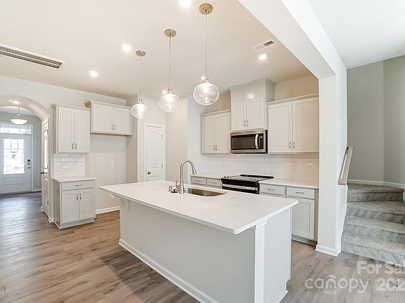 5th image of 14837 Tamarack Dr